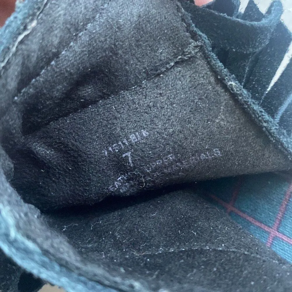 Minnetonka Women's Ashley Wedge Sandal, Black Suede Fringe Size US 7 Gently Used - Image 8