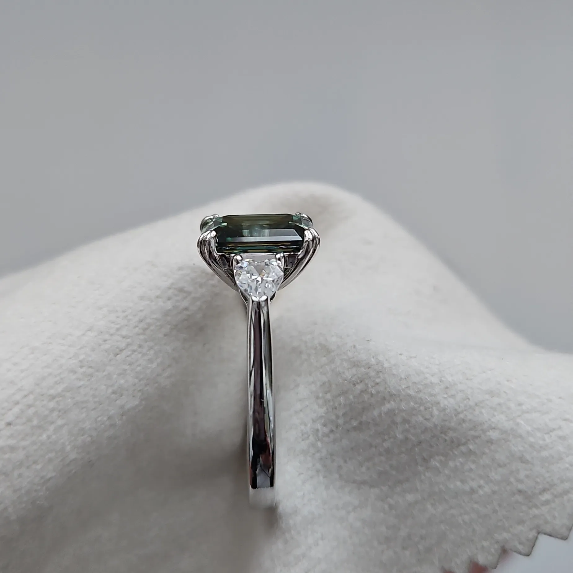 4ct Bluegreen Emerald Moissanite Ring. Size 9.5 - Image 3