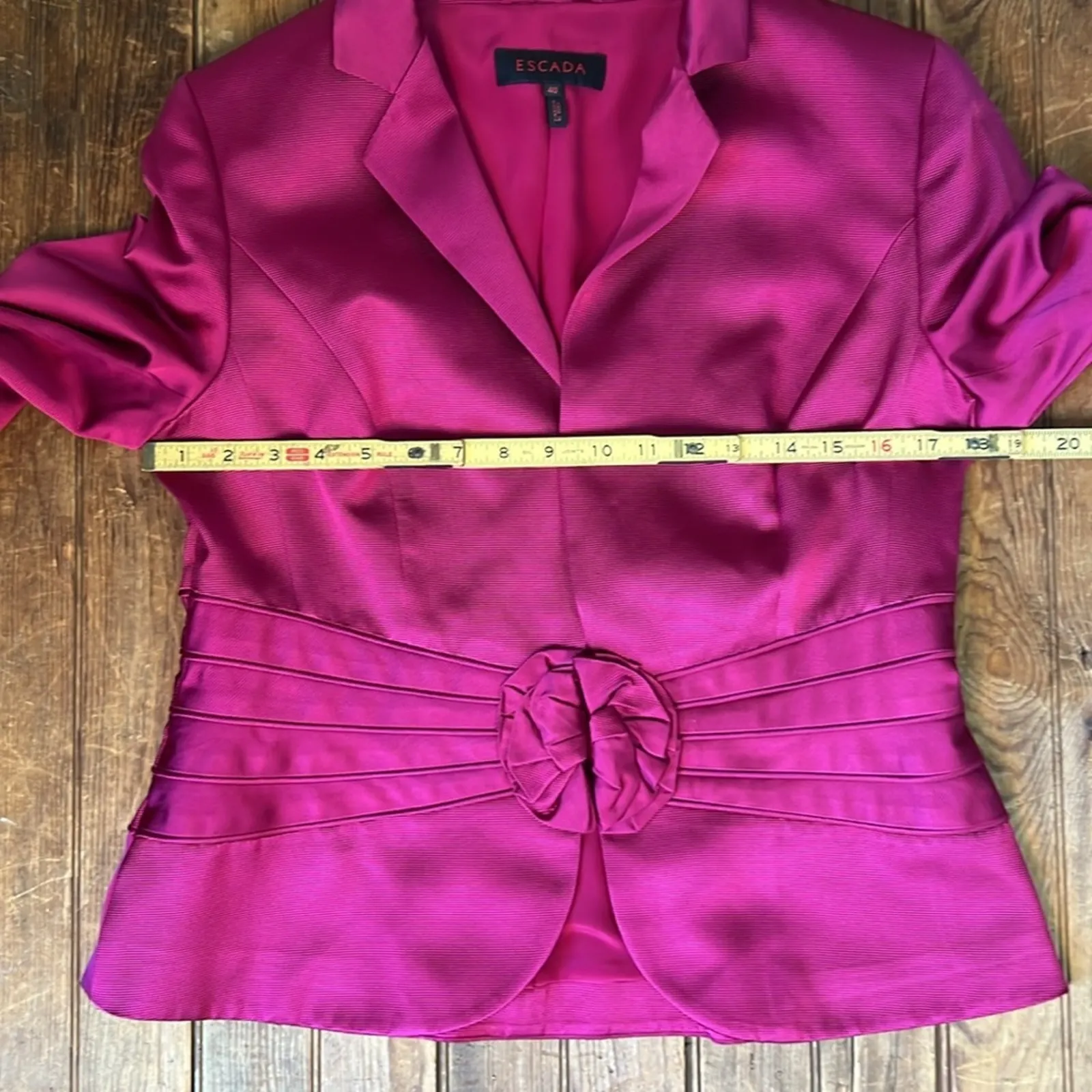 Women’s stunning Escada Fuchsia Silk Blazer with Floral Accent Pink Size M - Image 3