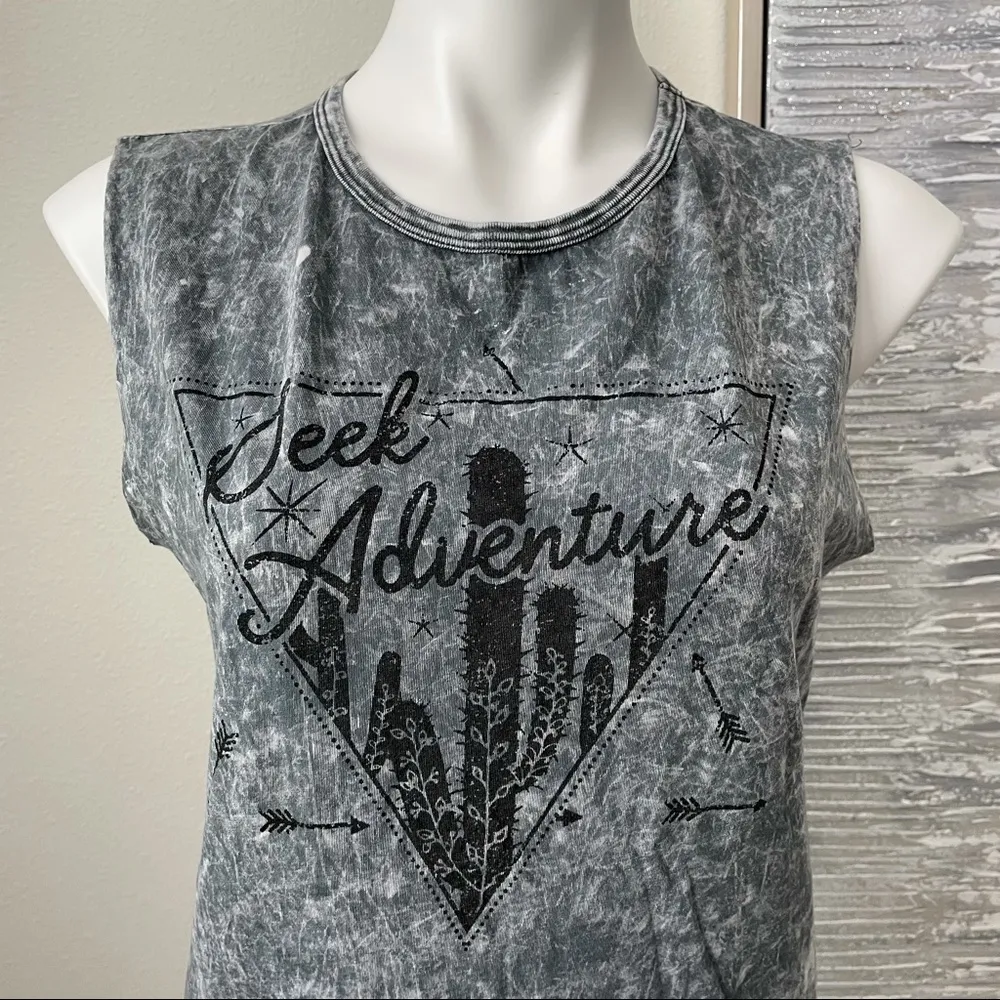 American Age Women’s Sleeveless Tee Size S - Image 2