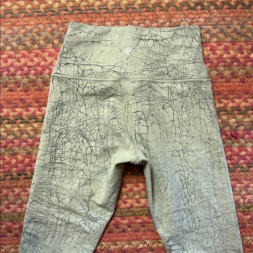 Lululemon Wunder Train High-Rise Tight 25"
Thread Dye Rover Black - Image 7