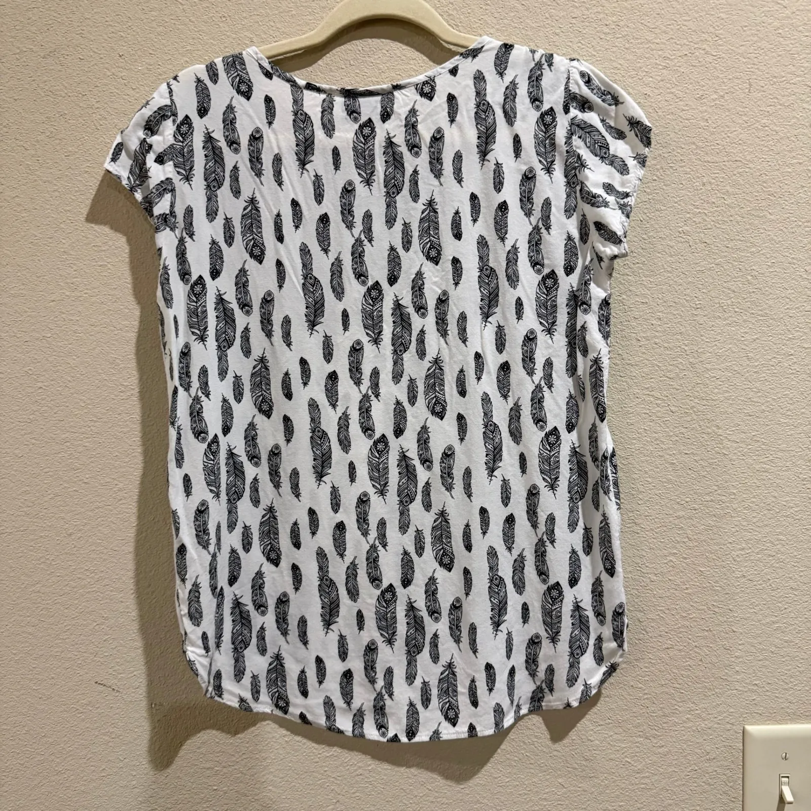 Vero Moda White Black Feather Print Short Sleeve Casual‎ T Shirt Top Women's M - Image 7