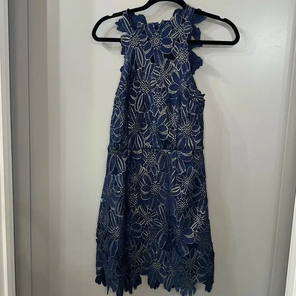 SAYLOR Revolve Dress Navy Blue Gold Floral Lace High Neck Mini Dress Sz M - Image 4