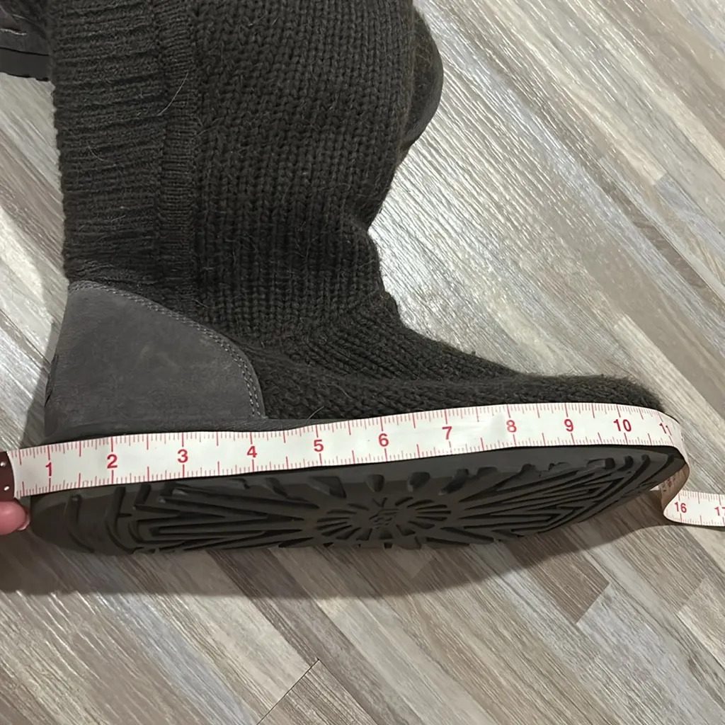 UGG EUC grey Knit Boots Size 9 - Image 6