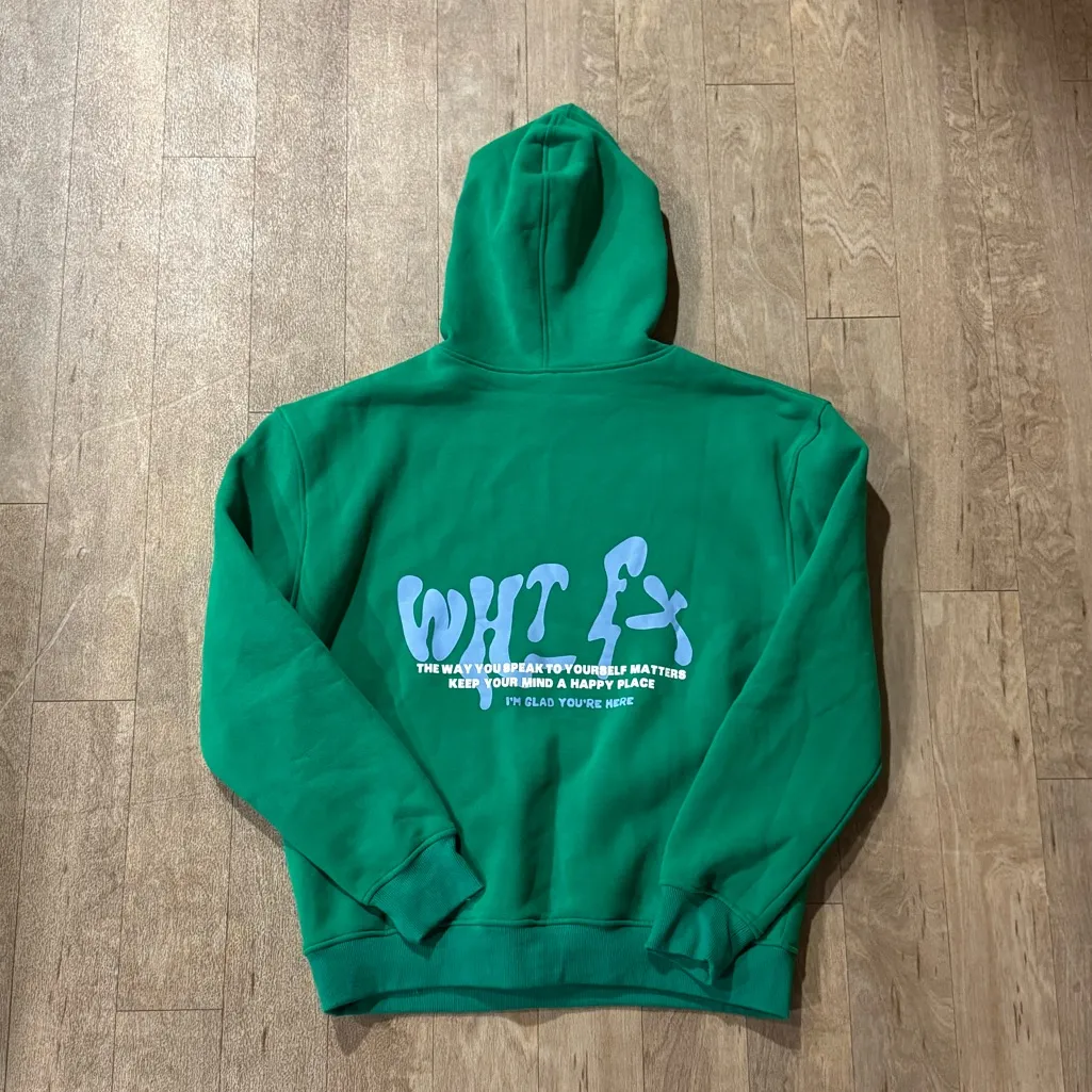 NWOT White Fox Green 'Glad You're Here' Hoodie Size Small/Medium - Image 2