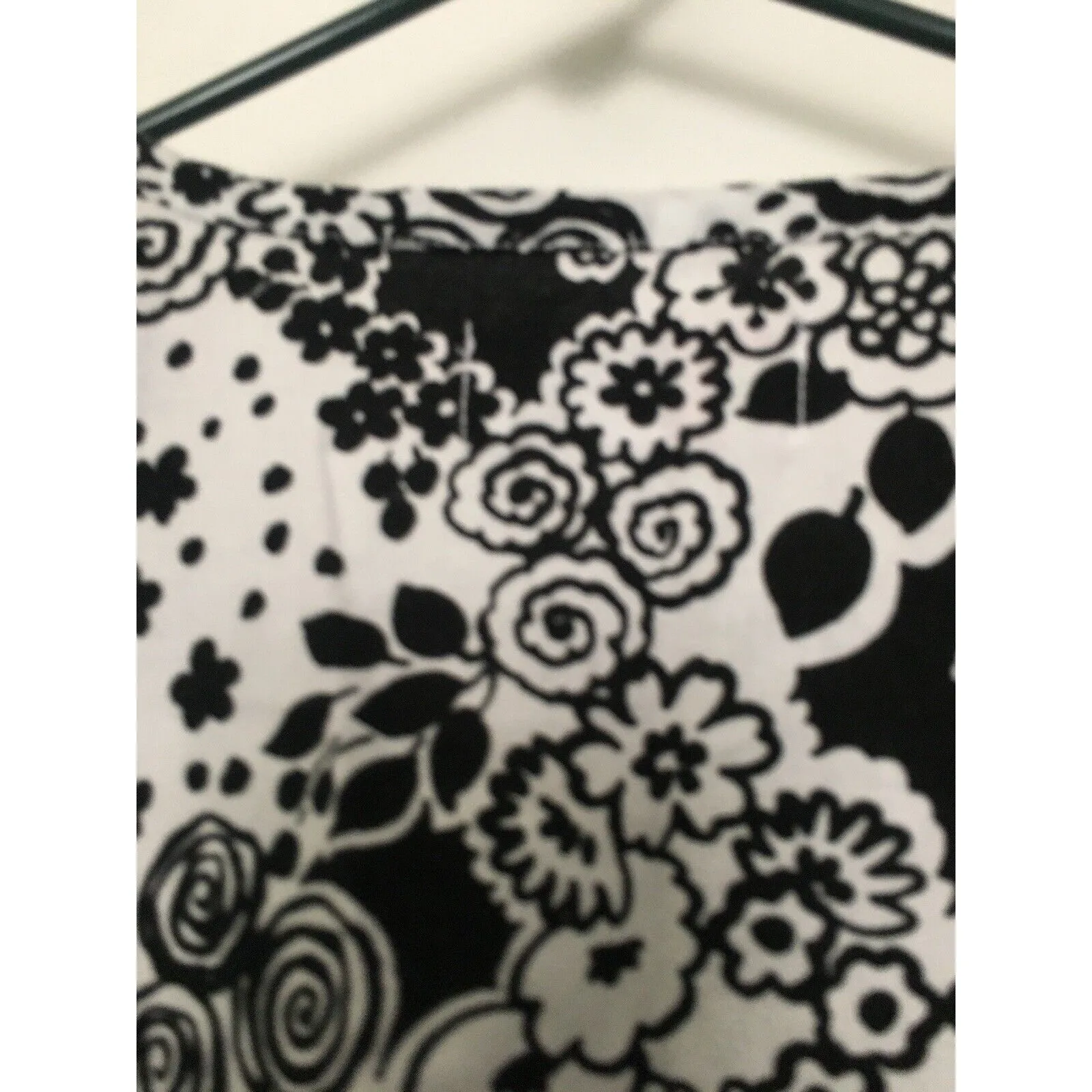 Peaches Women's Floral Print Scrub Top Nurse Medical Size Unknown Multicolor - Image 6