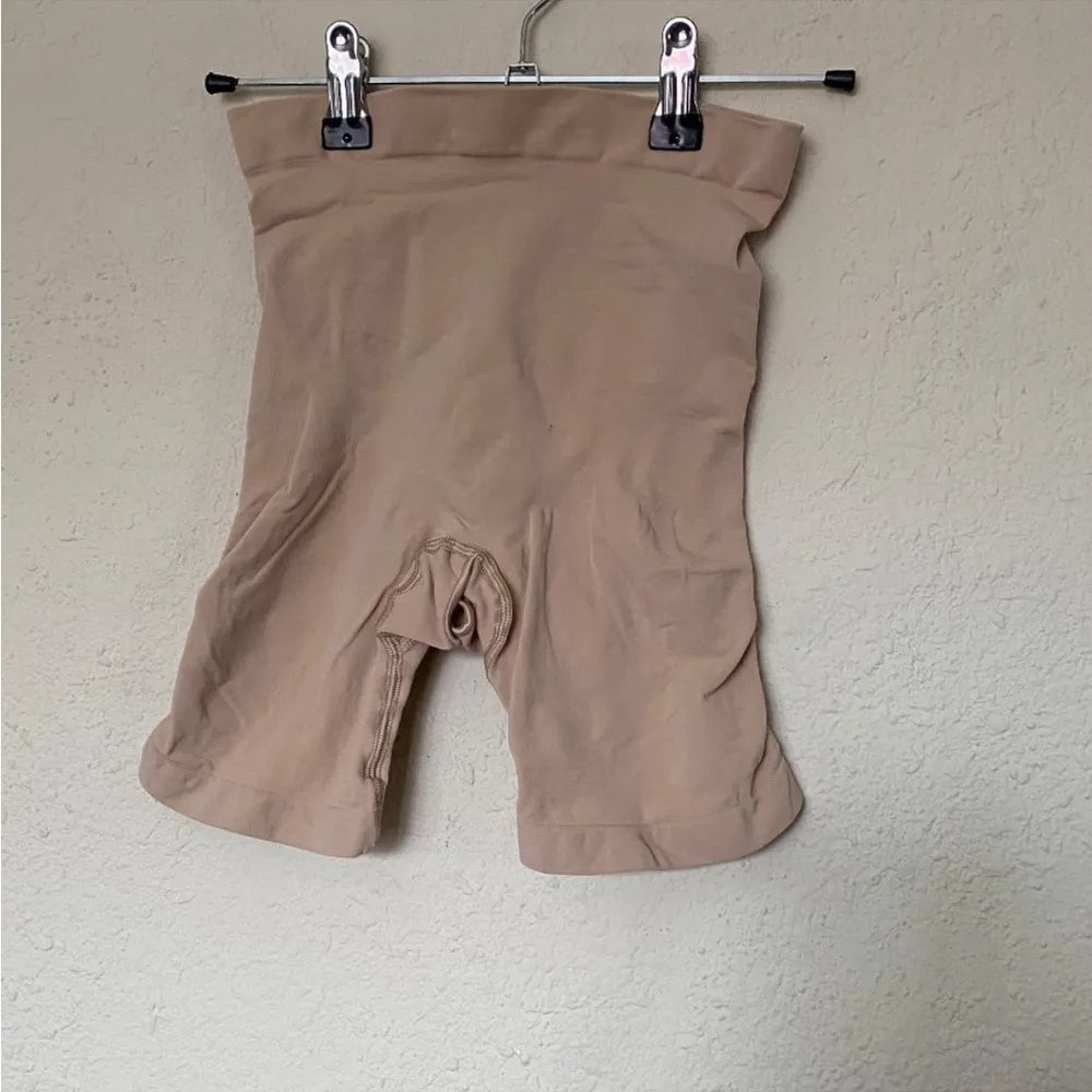 SKIMS Seamless Sculpt Mid Thigh Short compression nude sand shape wear NWOT Sz S - Image 6