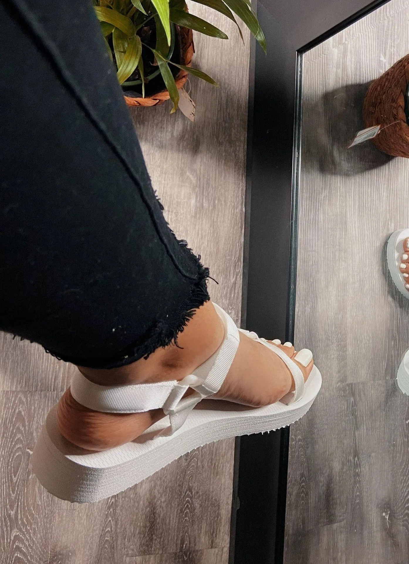 White Sandals Size 9 - Image 2