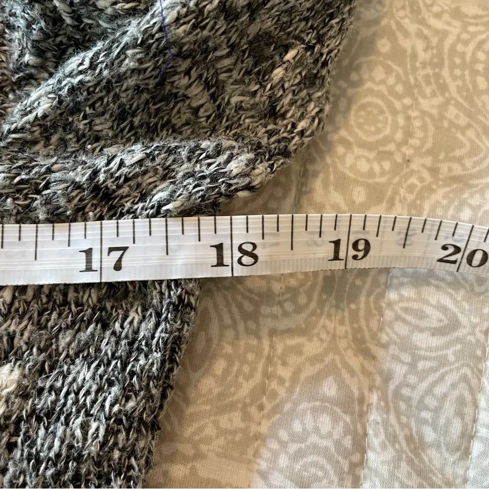 Hollister Grey White Southwest Aztec Print Knit Cardigan Extra Small Small - Image 7