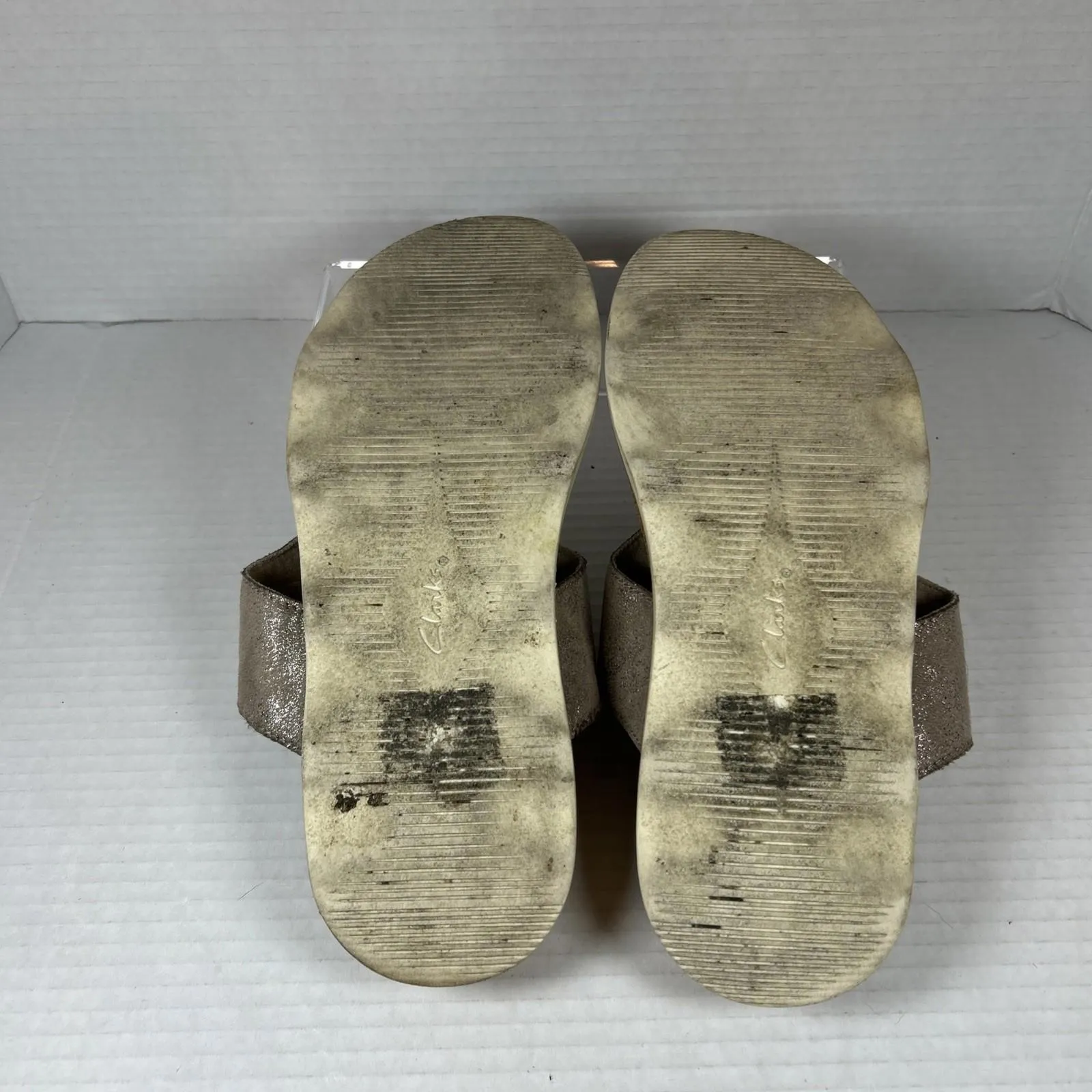 Clarks Collection Brynn Madi Flat Sandal Taupe Metallic Slip-On Women’s Sz 9 - Image 7
