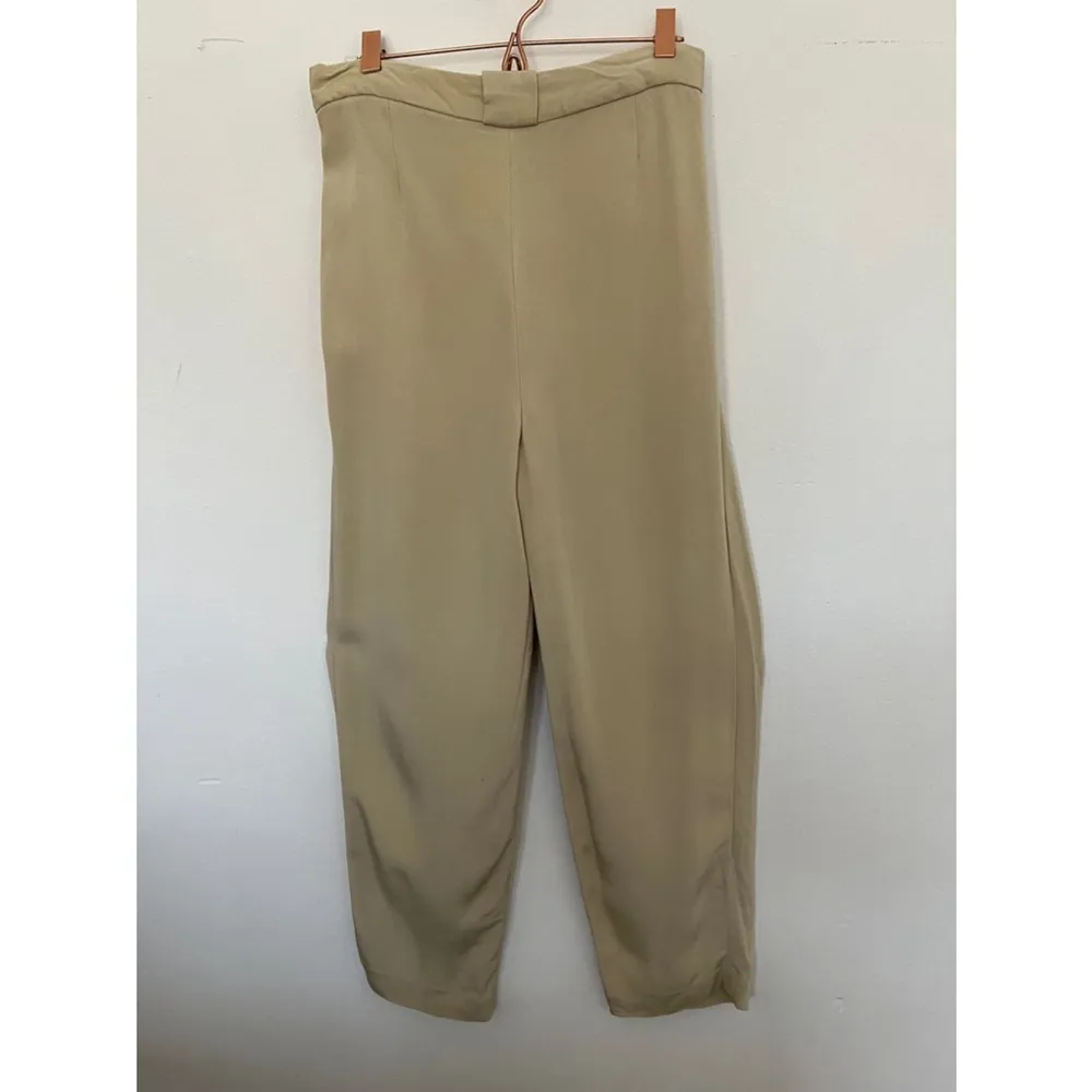 Giorgio Armani high rise beige button and zip front Pleated dress Pants Size 8 - Image 9