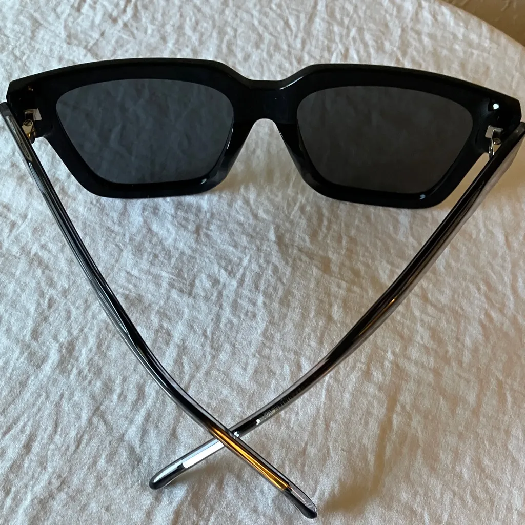 Duco: Black Retro Square Sunglasses - Image 10