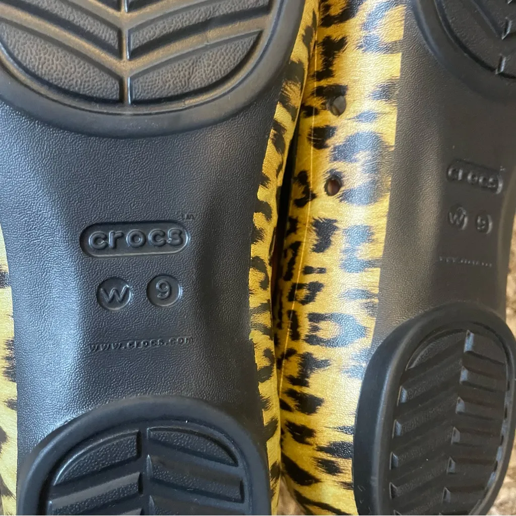 Crocs Lina Ballet Flats in a leopard print pattern - Image 5