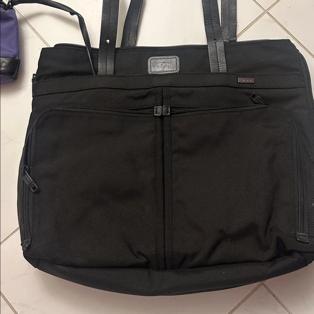 Tumi nylon expandable travel Black shoulder double handle bag pockets Euc $475 - Image 3