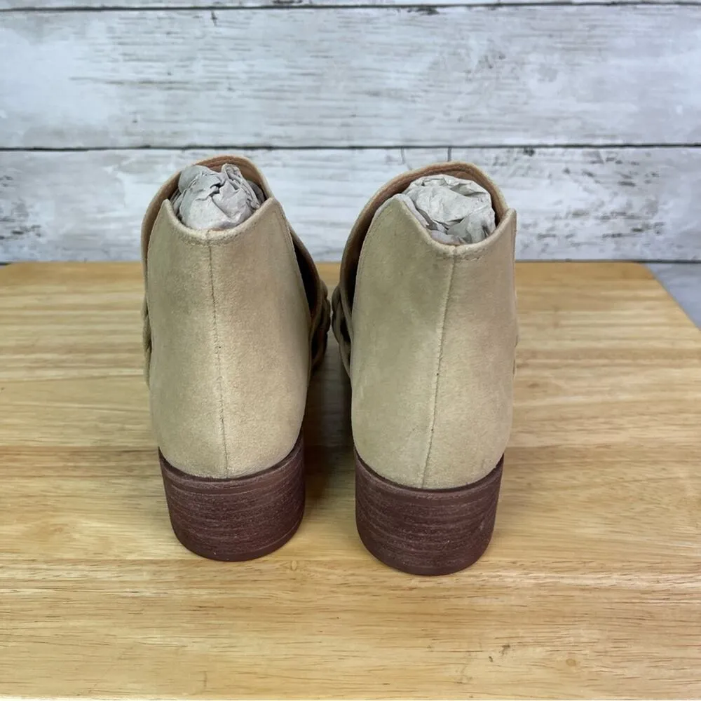 Kaanas  Ra Almond Bootie Size 6 - Image 4