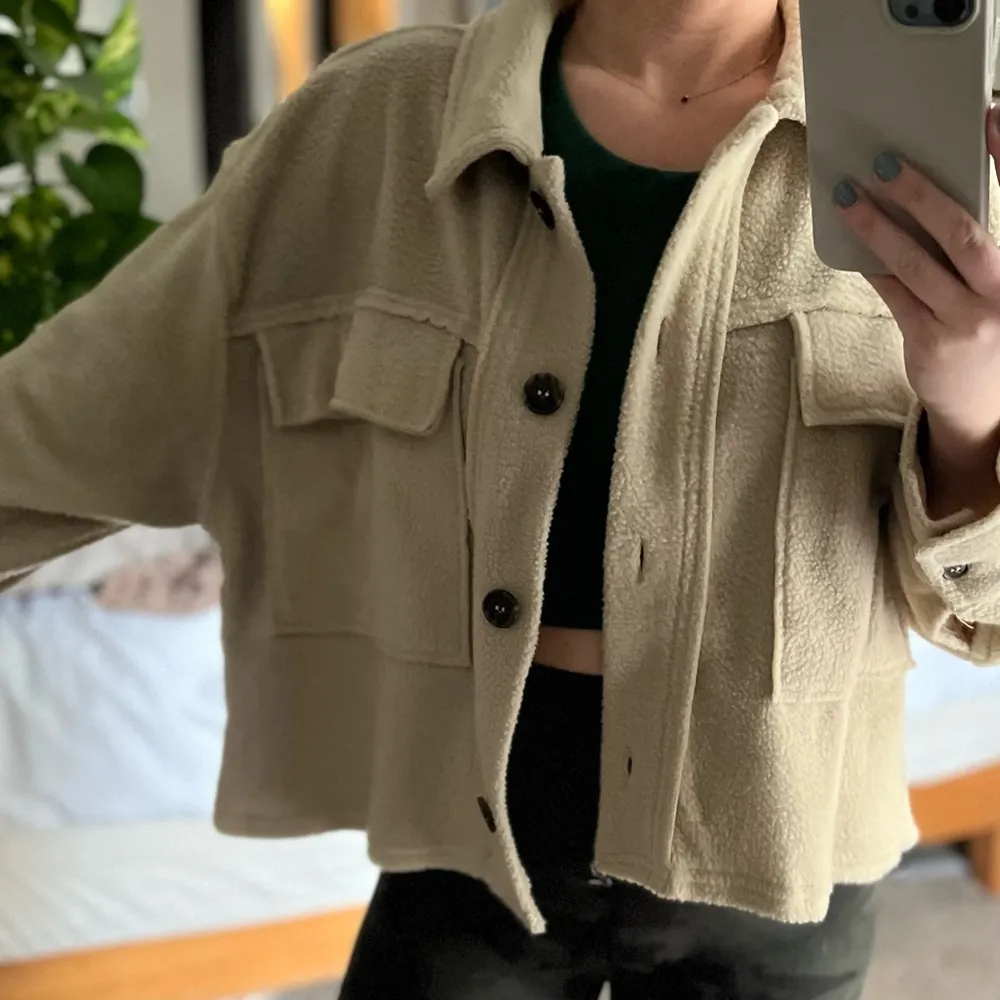 Fleece cropped Shacket Size M - Image 4