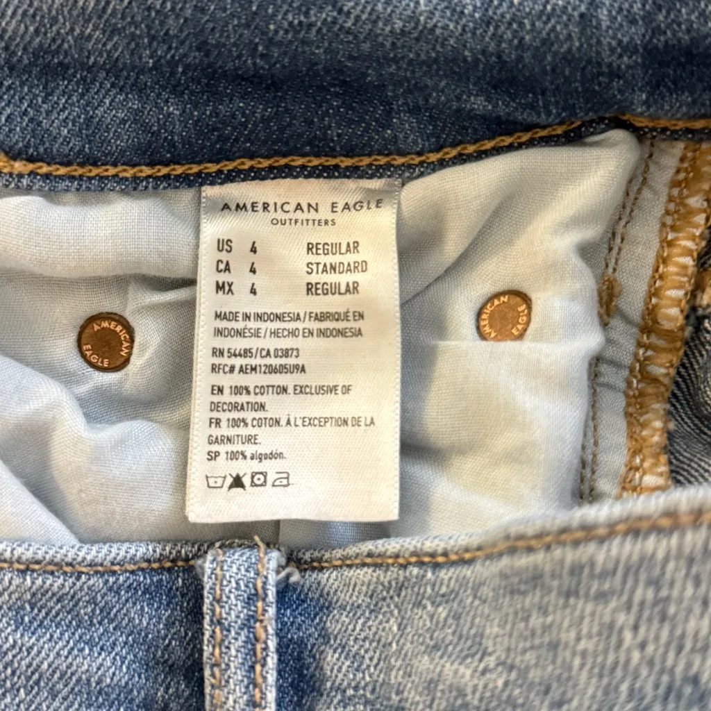 American Eagle Outfitters Light Wash Blue Distressed Baggy Jeans Size 4 30” - Image 4