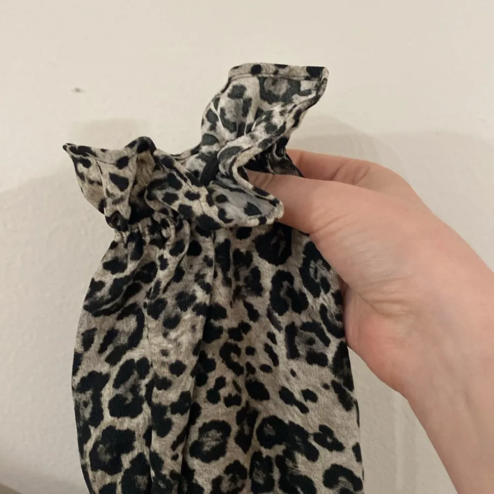 Banana Republic leopard print ruffled voluminous sleeve v-neck maxi dress size 6 - Image 9