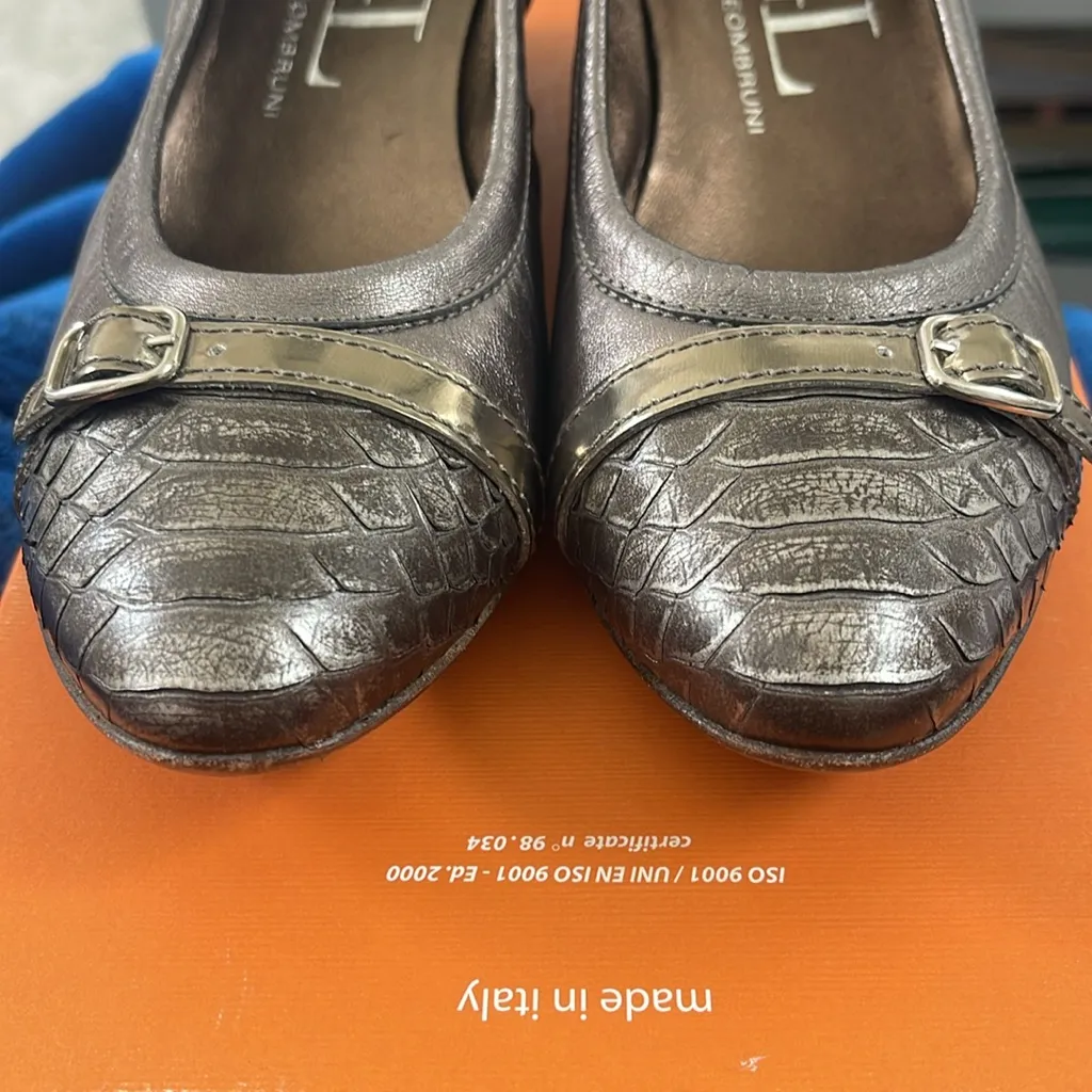 AGL Attilio Giusti Leombruni made in Italy metalic wedges with buckle Size 8.5 - Image 4