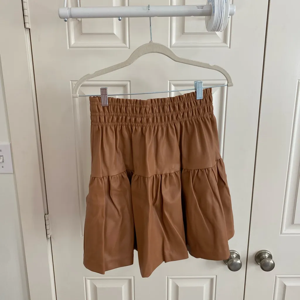 Stylish Tan Leather Skirt - Image 2