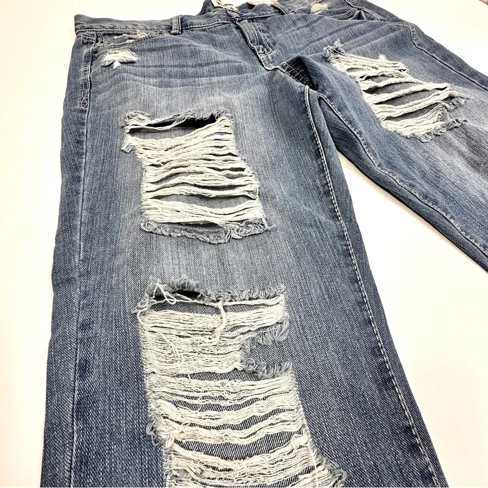 MUDD Women's Blue Distressed Low Rise Cropped Jeans, Size 15 - Image 4