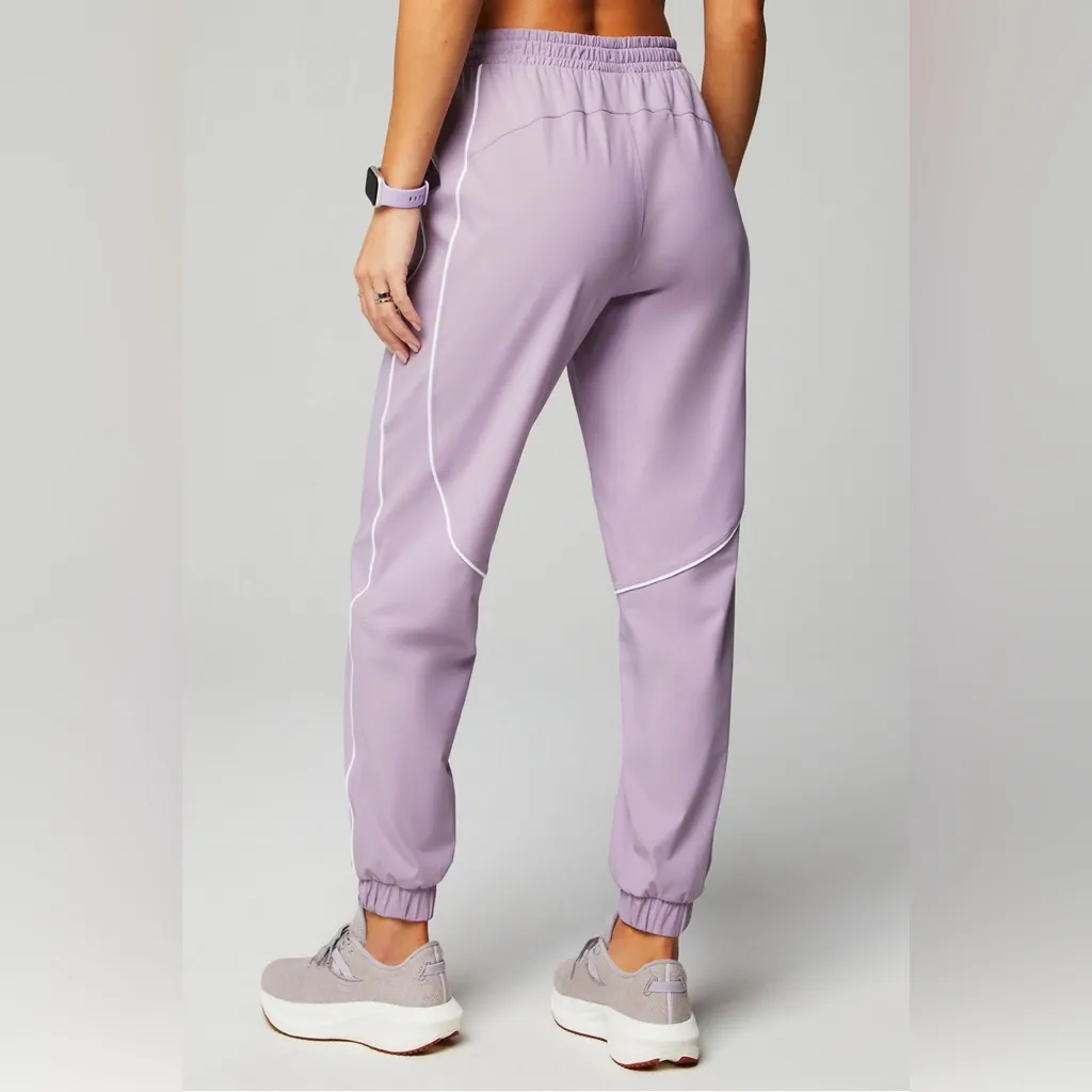 Fabletics Grape Taffy/Classic White Piped One Jogger size small - Image 3