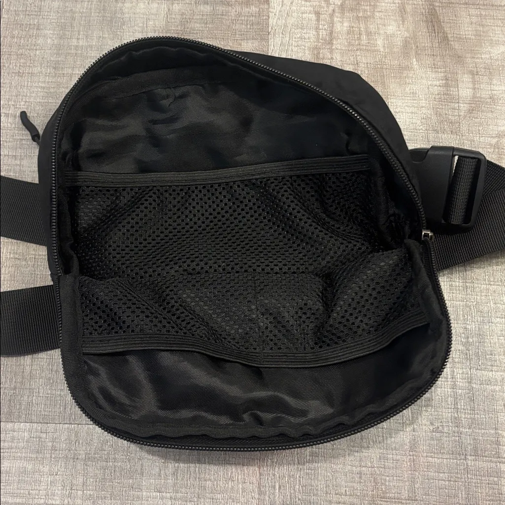 black fanny pack crossbody bag - Image 3