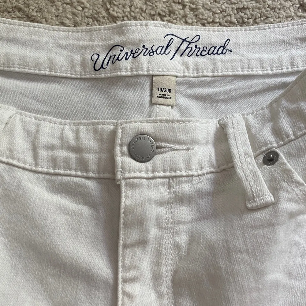 Universal Thread White Jean Shorts - Image 2