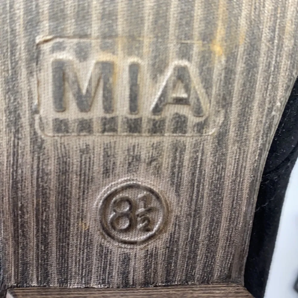 Mia Shawna black faux suede tie ankle booties 8.5 - Image 7