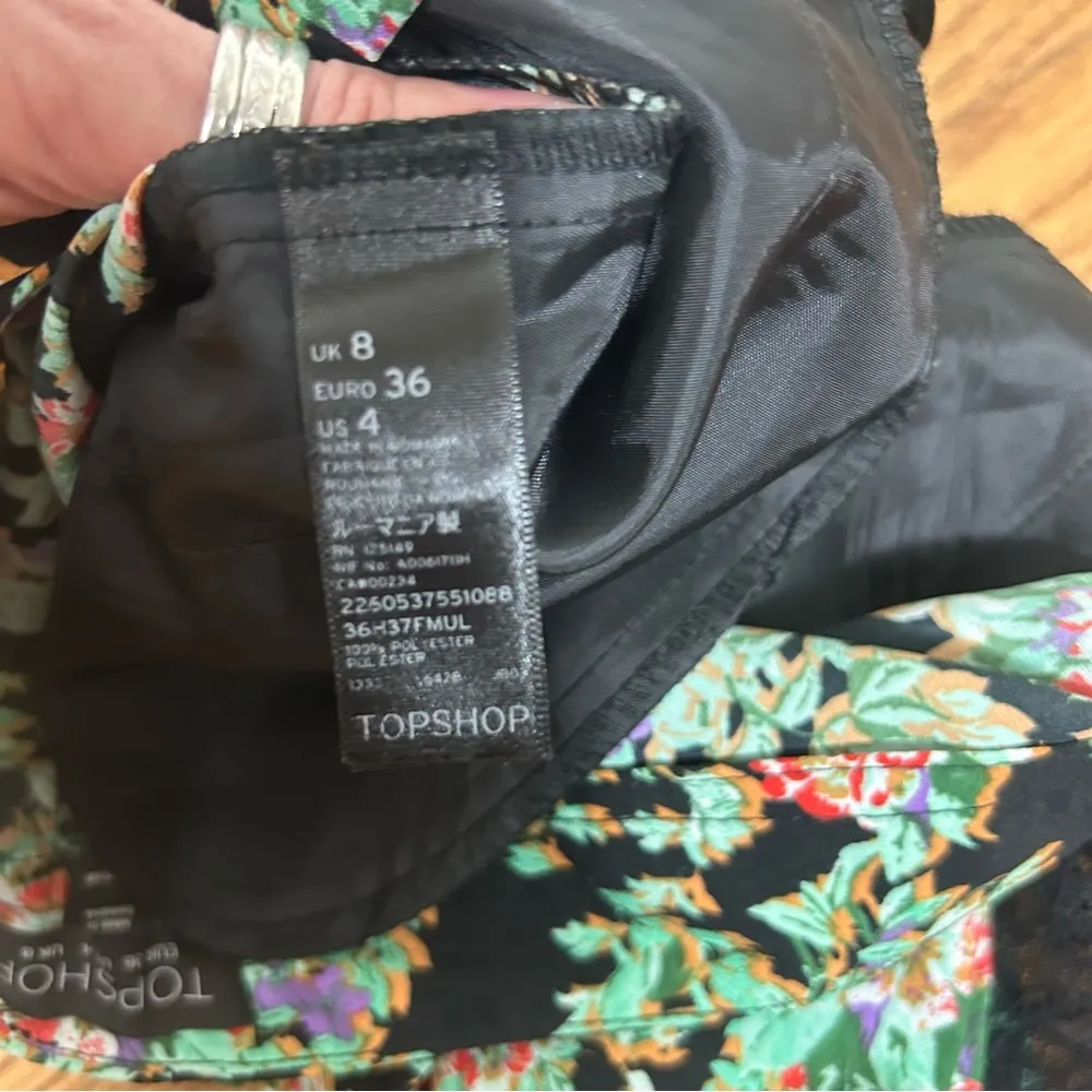 TOPSHOP | Floral Lace Trim Hem Shorts Size 4 - Image 6