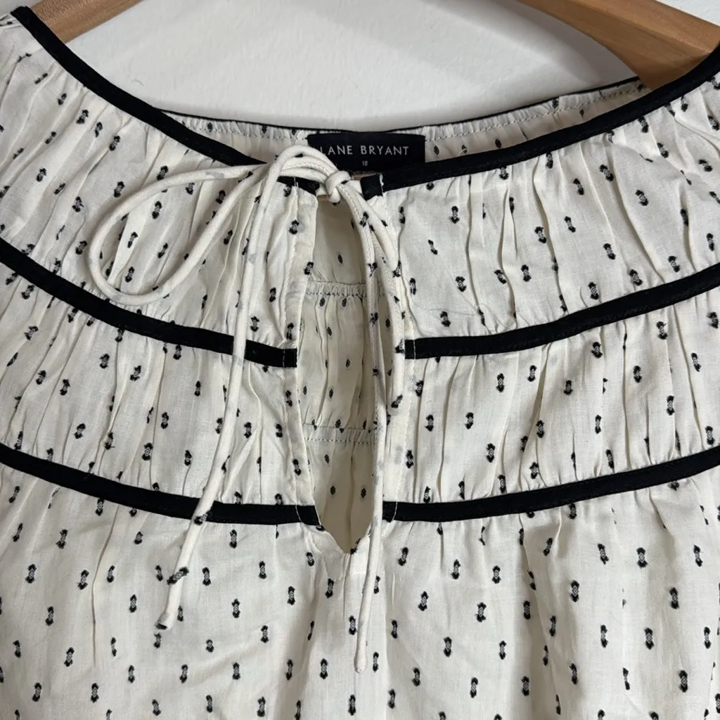 Lane Bryant Ivory/Black Front Split-Neck Popover Clip Dot Peasant Blouse size 18 - Image 4