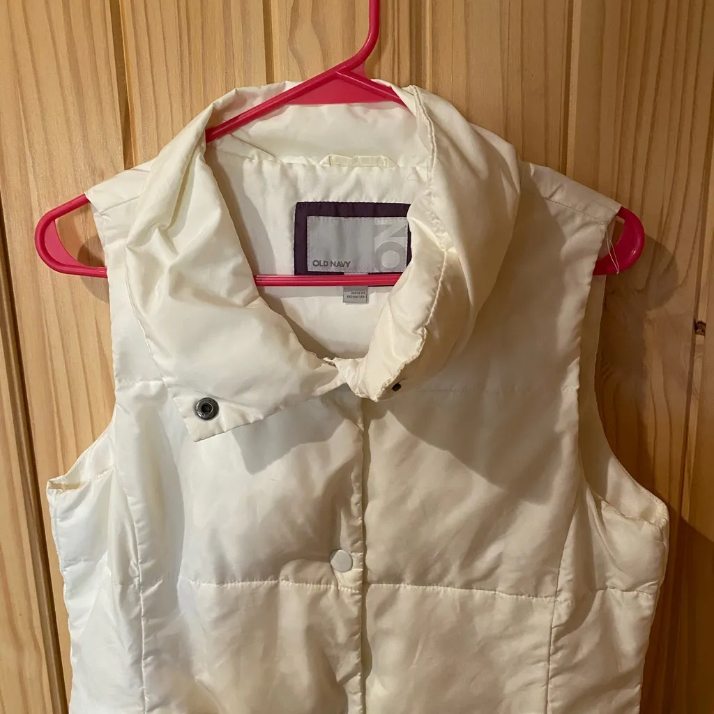 Old Navy Cream Puffer Vest - Image 2