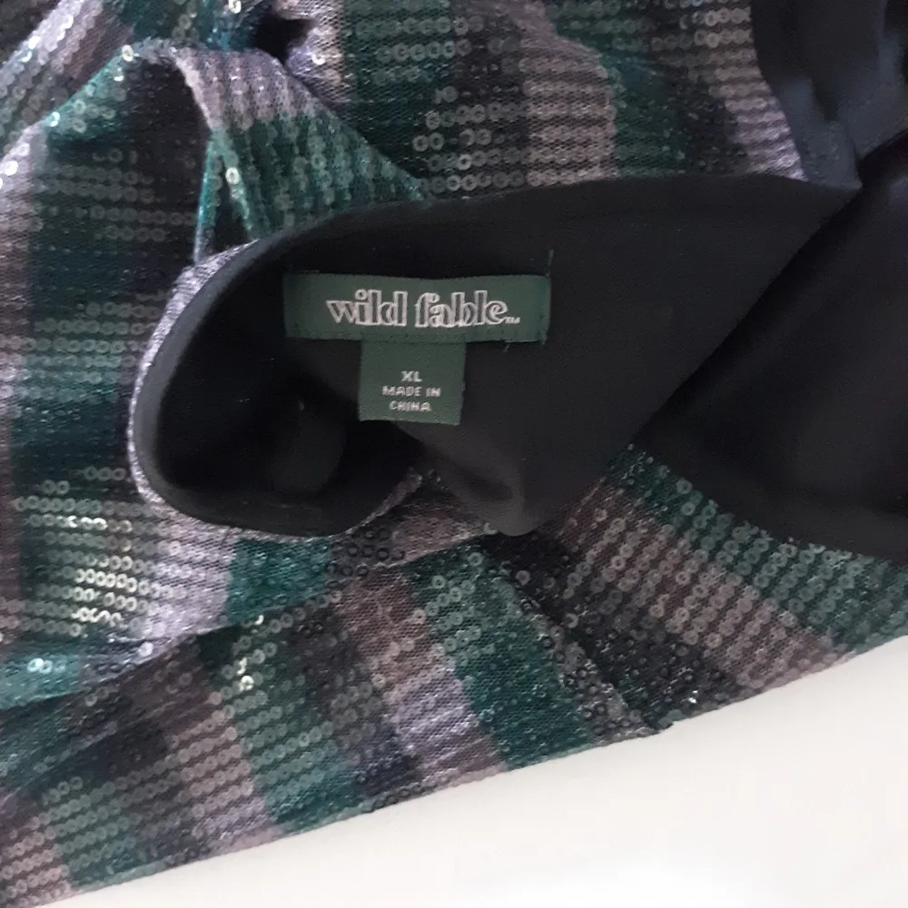 NWOT Women's Striped Sequined Sleeveless Top - Image 4