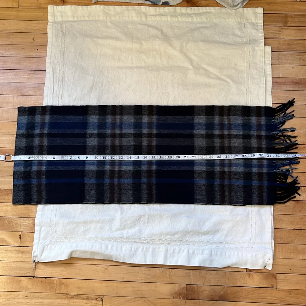 NWT Saks Fifth Avenue Cashmere Scarf - Image 4