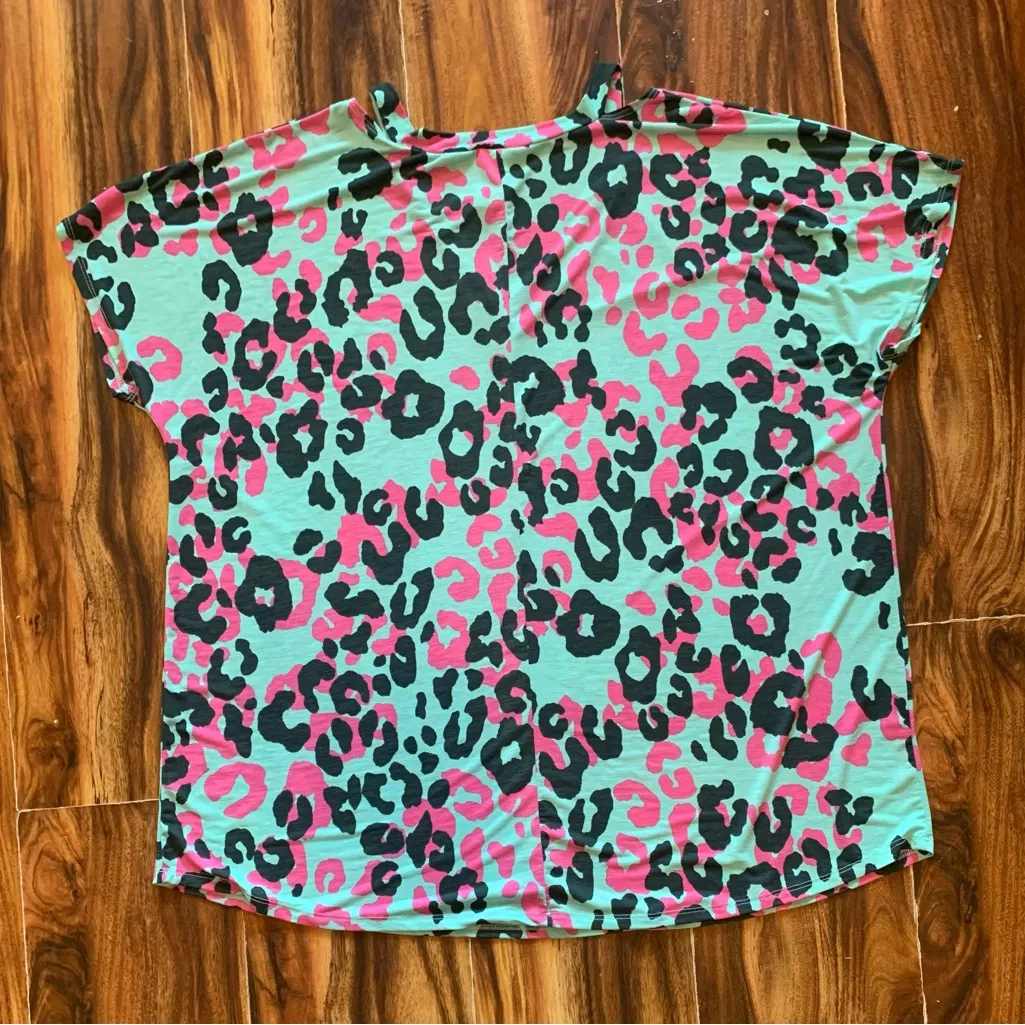 Sew In Love Teal w/ Black & Pink Cheetah Print 3x Women’s Shirt. 2321 - Image 5