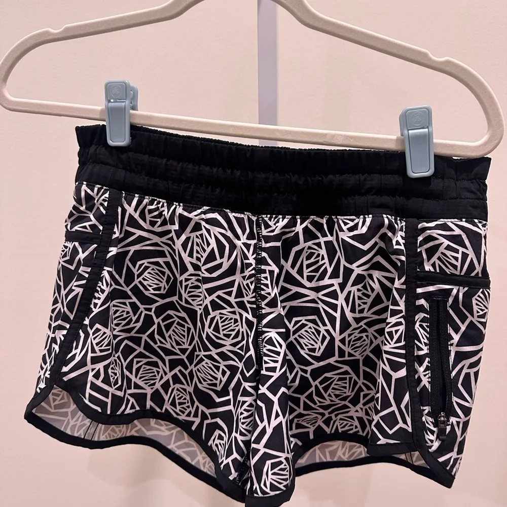 Lululemon Track That High-Rise 3” Shorts – Black White Pattern, Size 6, GUC - Image 6