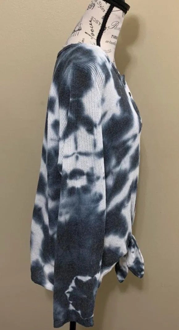 C & C California Navy Tie Dye Henley Large Top - Image 4