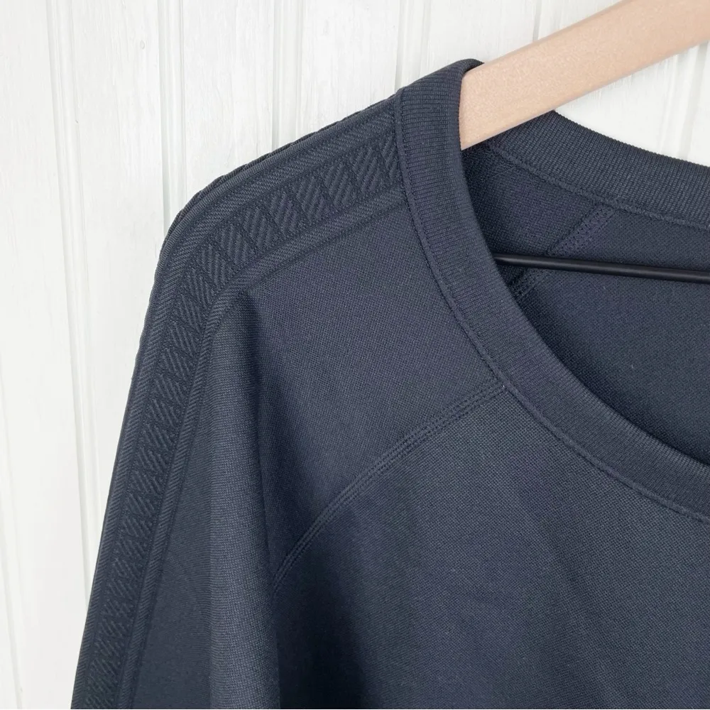 NEW LIVI Lane Bryant Seamless Fitted Sleeve Detail Crop Tee in Black Size 18/20 - Image 4