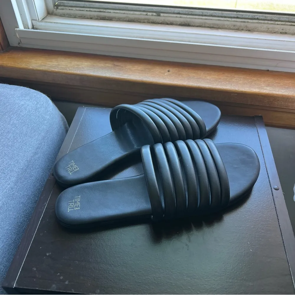 Time and Tru Black Strappy Sandals Size 9 - Image 5