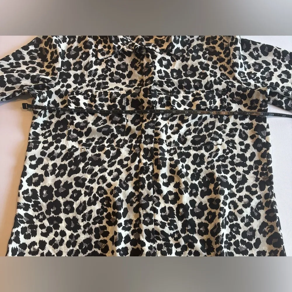 LOFT Outlet Women’s Button Up Snow‎ Leopard Print Long Sleeve Collared Blouse S - Image 5
