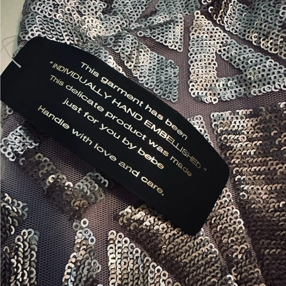 Bebe NWT  Metallic Geo Sequin Cami M - Image 8