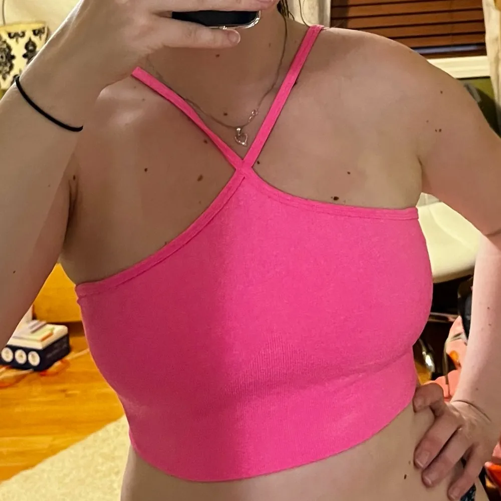 Hot pink halter tank top sport bra size medium - Image 4