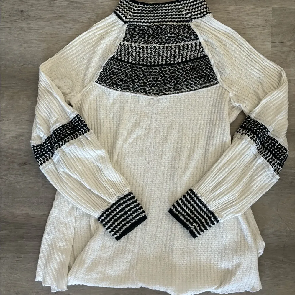 Free people Mock neck Waffle knit tunic top - Image 4