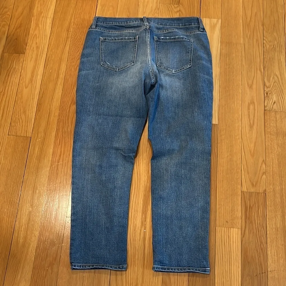Old navy women’s capris distressed jeans size 6. - Image 4