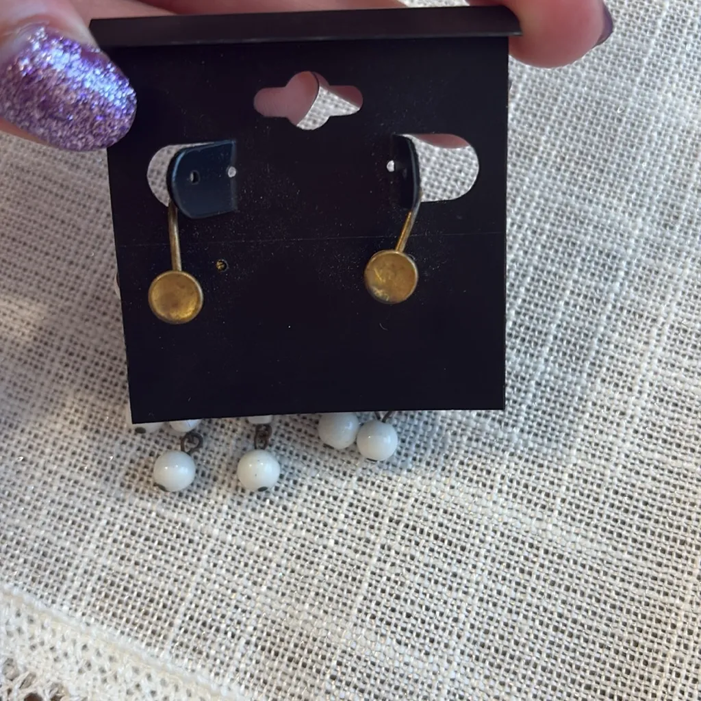 Vintage White Beaded Dangle Screw Back Earrings - Image 3