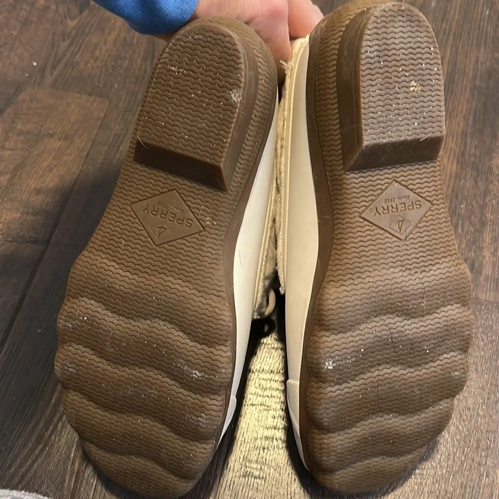 Woman’s cream sperry boots size 6.5 - Image 5