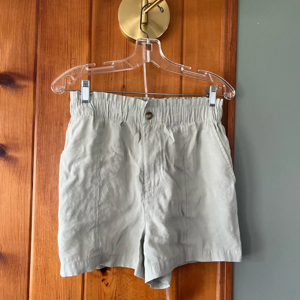 Madewell Seamed Pull-On Paperbag Shorts in Softdrape- Size Small - Image 5