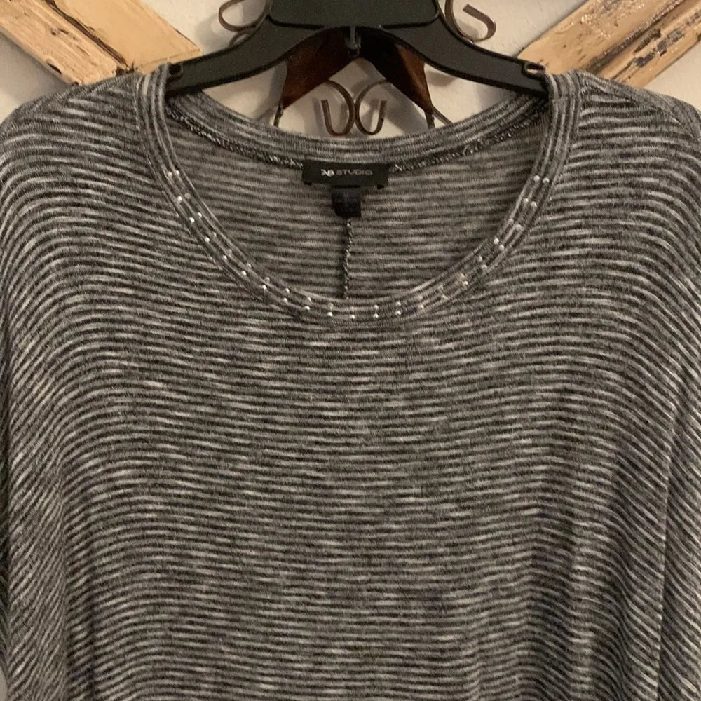 AB Studio 👻👻👻3 for 12👻👻👻 Loose Fitting Top - Image 2