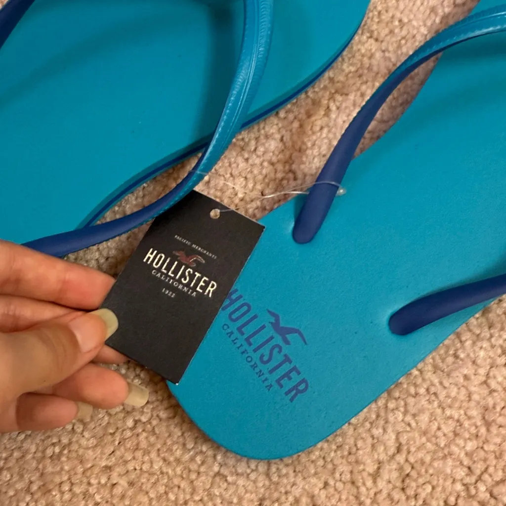 Hollister Teal Flip Flops - Image 4