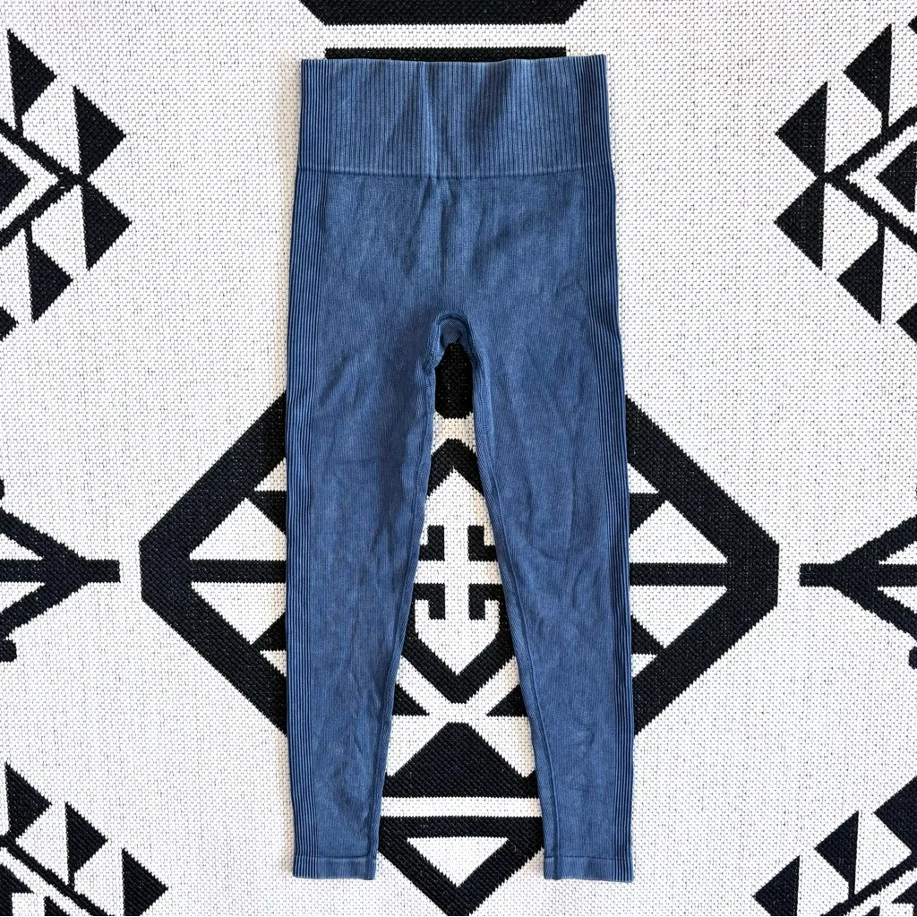 SPANX Soft Stretch Seamless Ribbed Leggings in Midnight Navy Small - Image 7